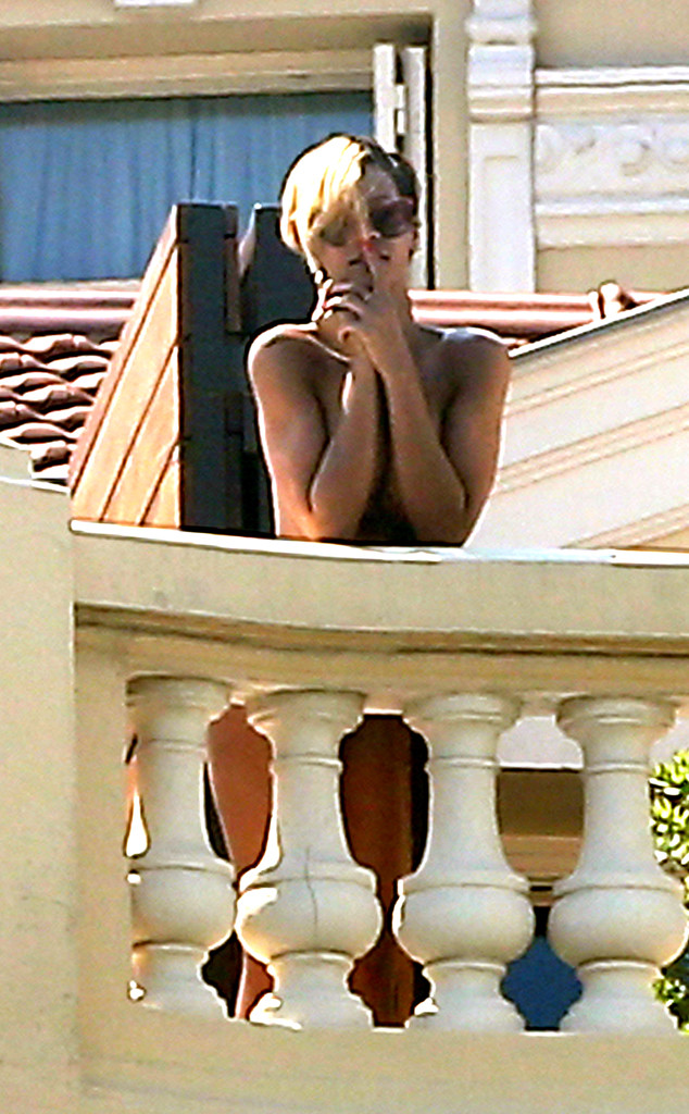 Rihanna, naked